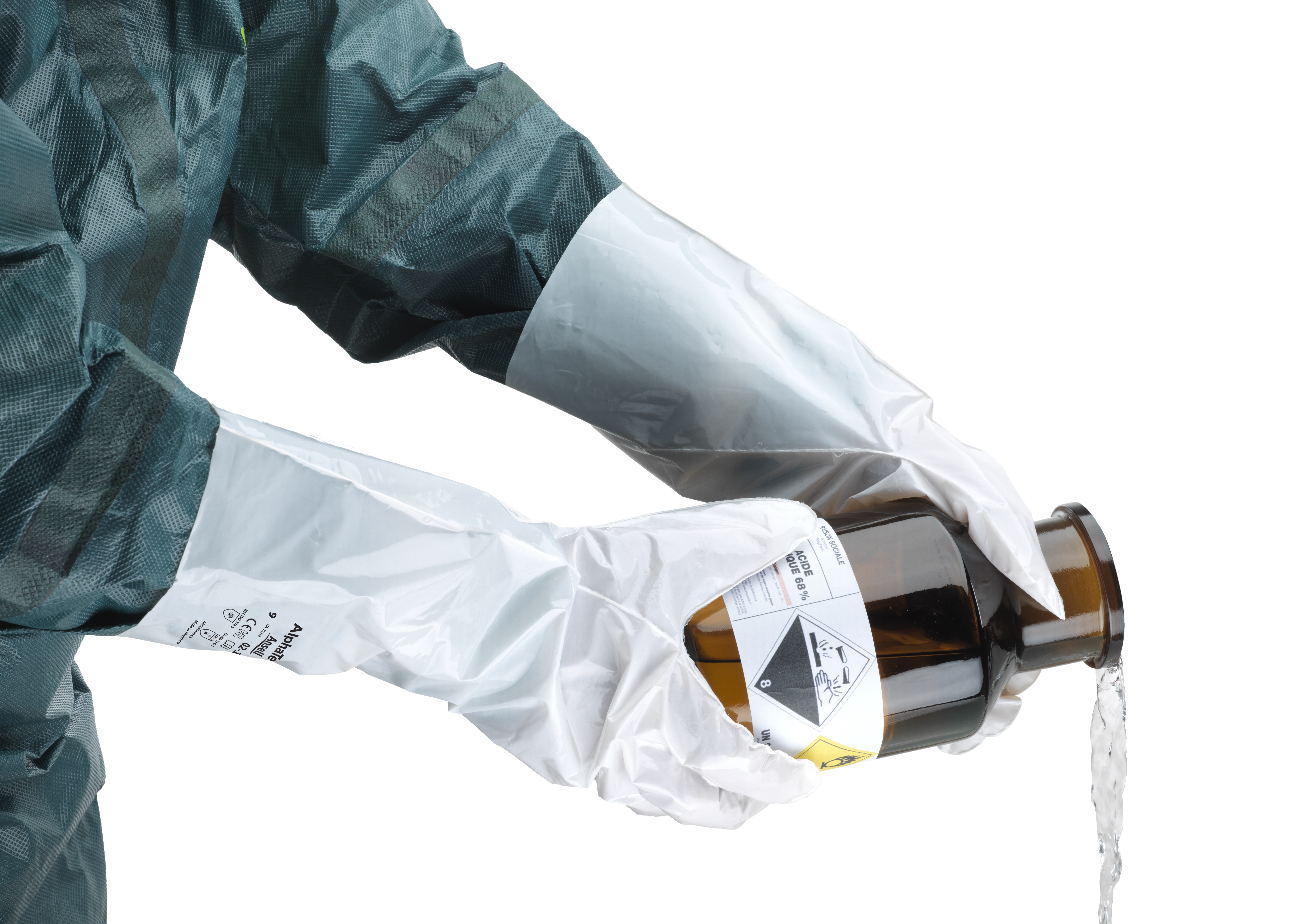 AlphaTec-02-100-Chemical-Application-NA_LAC-Pouring-Corrosive-Chemicals