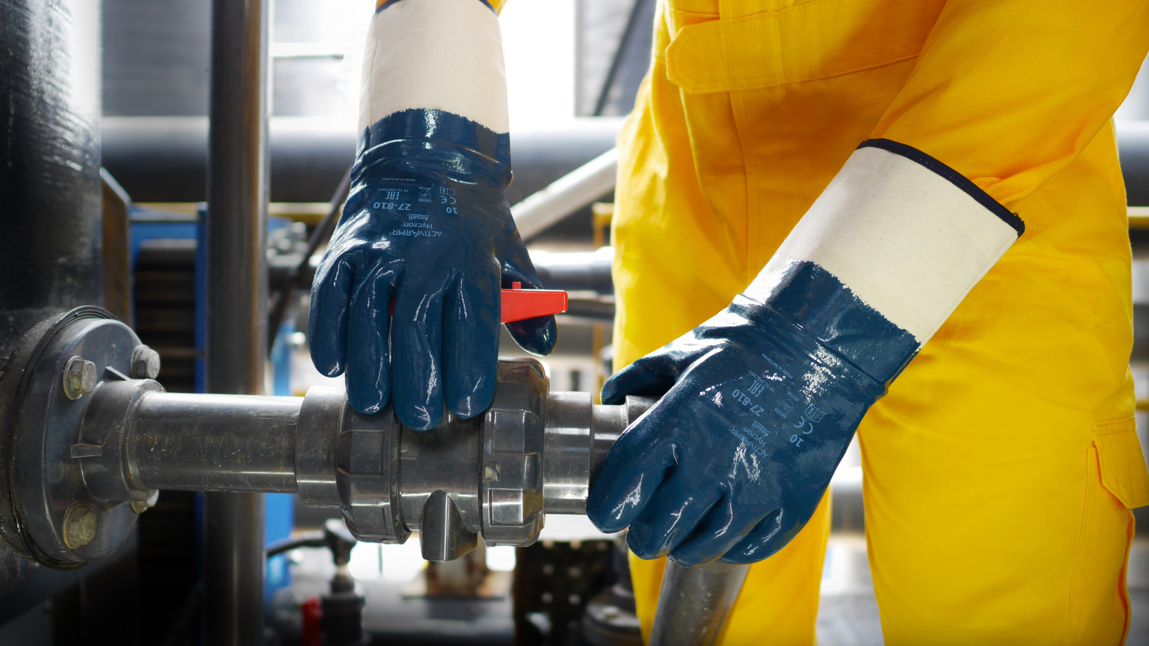 ActivArmr-Hycron-27-810-Blue-Product-EMEA-Oil-and-Gas-Application-Regulating-Pipe_s-Pressure1