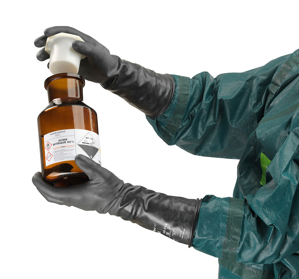 AlphaTec-38-514-Black-Product-Prop-EMEA-Chemical-Jar