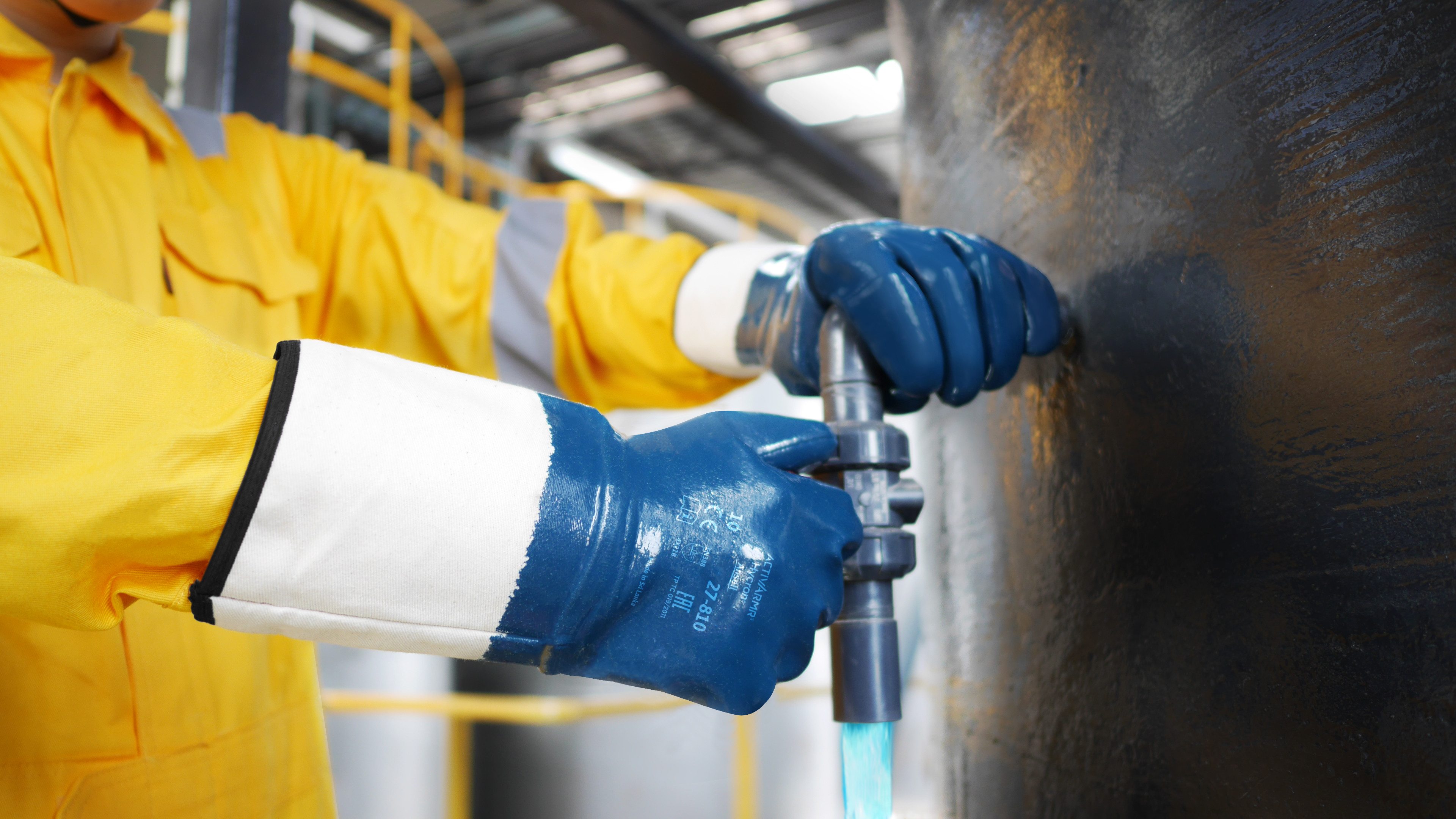 ActivArmr-Hycron-27-810-Blue-Product-EMEA-Oil-and-Gas-Application-Regulating-Pipe_s-Pressure